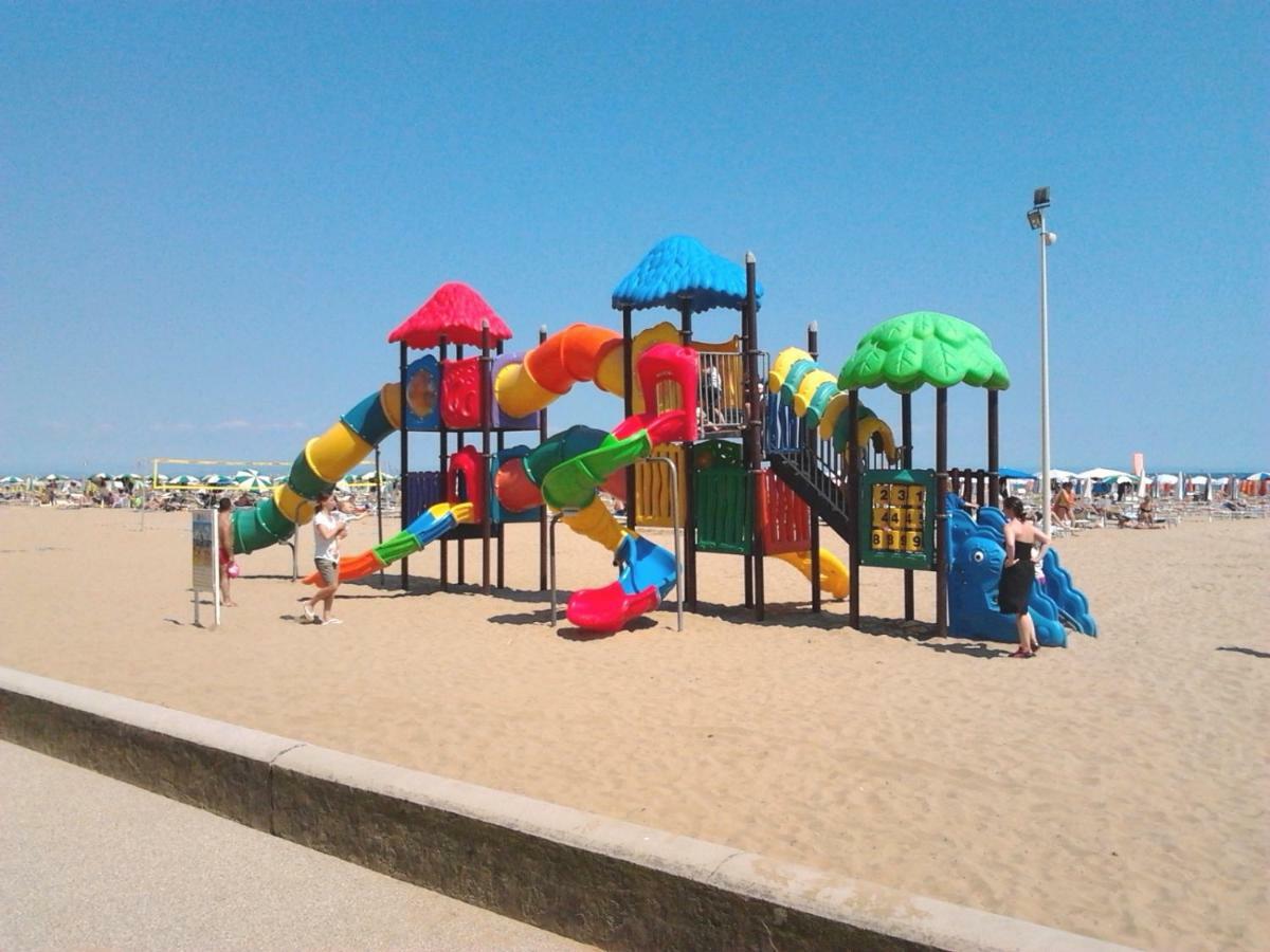 Cristallo Residence Lignano Sabbiadoro Eksteriør billede